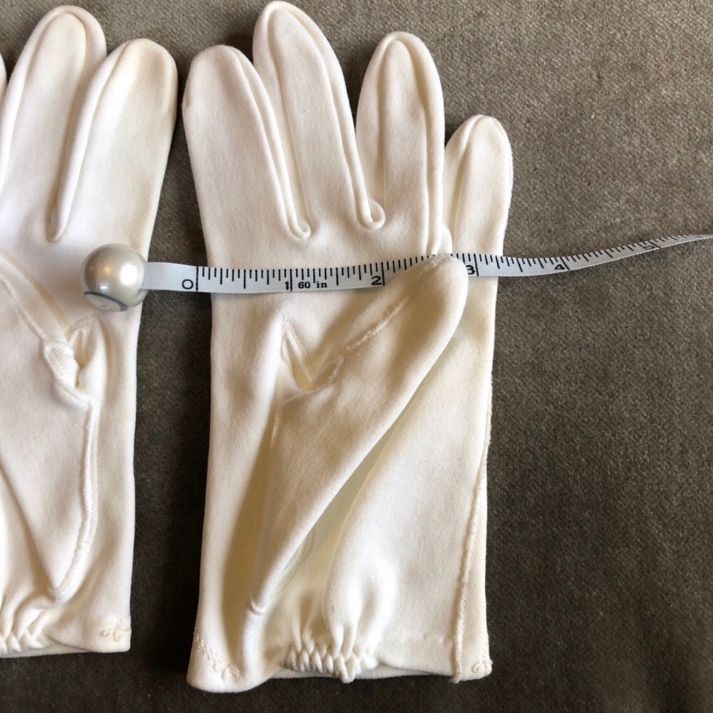 3 pairs Gorgeous vintage gloves: white beaded, white embroidered, brown leather - Picture 15 of 16